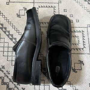 GEORGE Boy Slip-on dress shoe, size 4, great condition